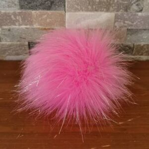 Cof iz umetnega krzna Pink s srebrnimi nitkami Hopka