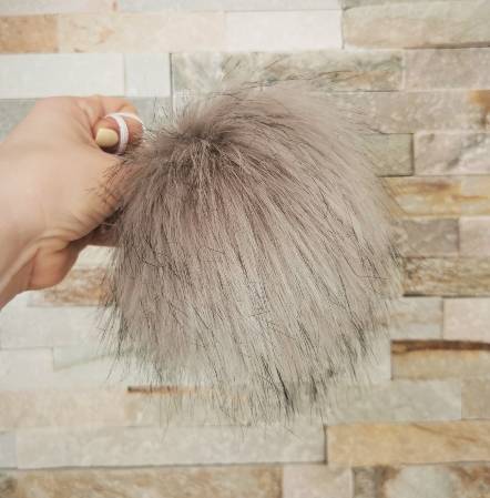 Cof iz umetnega krzna Svetlo siv Hopka3