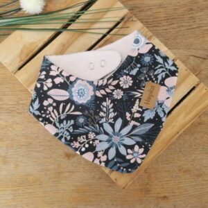 Nepremočljivi slinček Rože na sivi Hopka