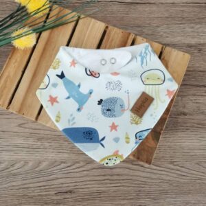 Nepremočljivi slinček Morski svet na beli Hopka