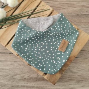 Nepremočljivi slinček Bele pike na temni mint Hopka