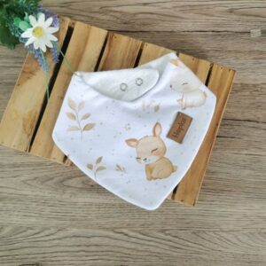 Nepremočljivi slinček Zajček na beli Hopka