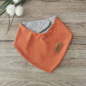 Nepremočljivi slinček Mini črtice na opečni Hopka