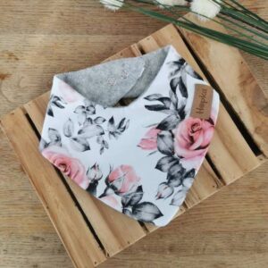 Nepremočljivi slinček Vrtnice na beli Hopka