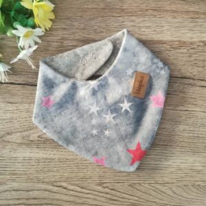 Nepremočljiv slinček Zvezdice na sivi Hopka