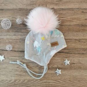 Zimska kapa z vrvicami Zajčki na sivi Hopka