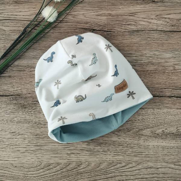 Baggy kapa Baby dino na smetani Hopka Baggy kapa Baby dino na smetani Hopka