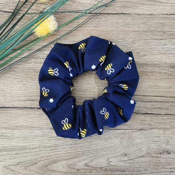 Scrunchie Lasni dodatek Čebelice na temno modri Hopka