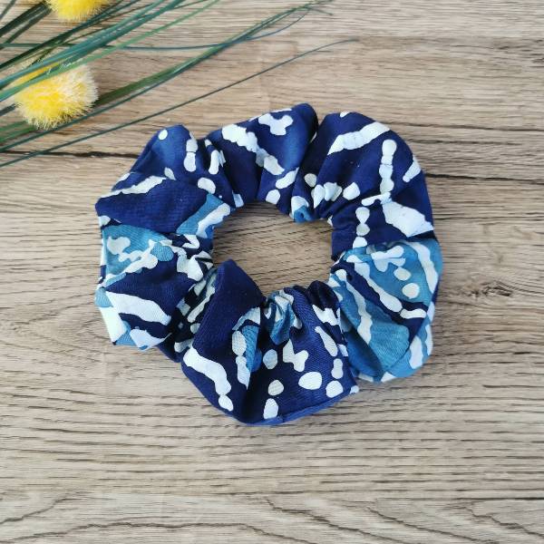 Scrunchie Lasni dodatek Moder batist Hopka