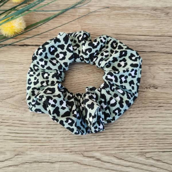 Scrunchie Lasni dodatek Zeleni leopard Hopka
